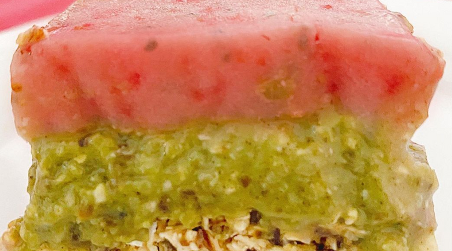 Prebiotic Fiber Raw Strawberry Matcha Cheesecake