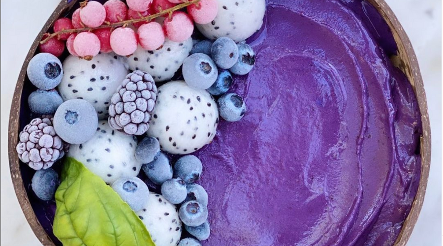 Prebiotic Fiber Vanilla Berry Basil Smoothie Bowl