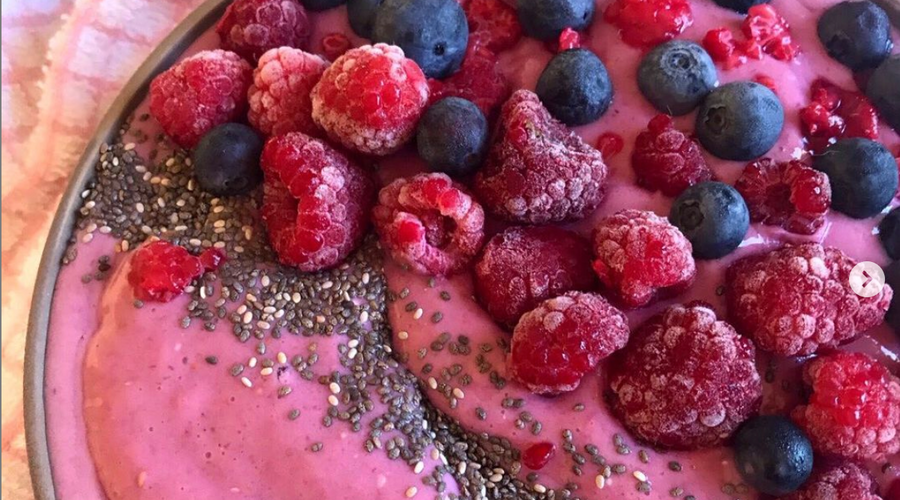Prebiotic Fiber Raspberry Smoothie Bowl